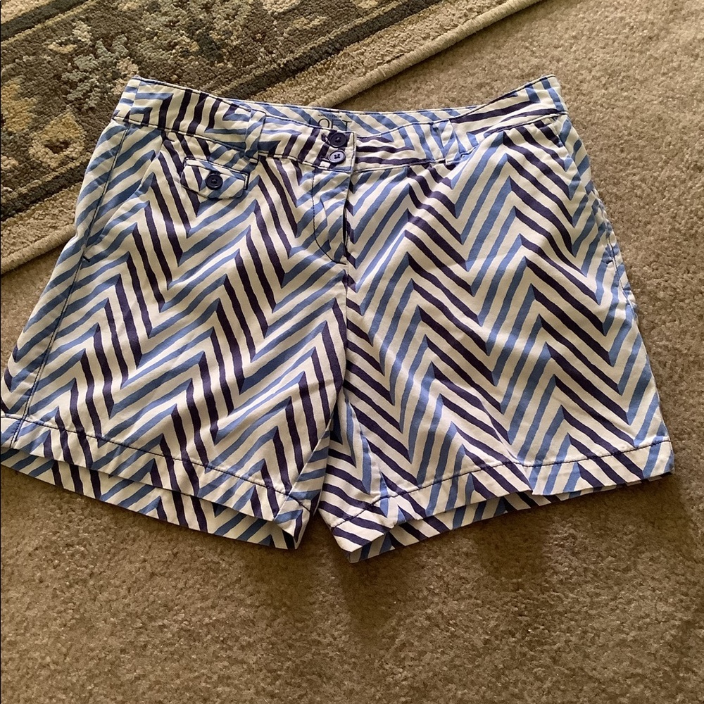 Anne Taylor LOFT Shorts size (4) blue white geometric design 2 pockets …